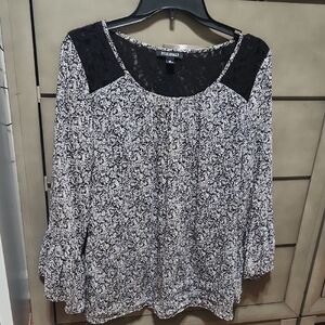 Roz & Ali Yoke lace Top